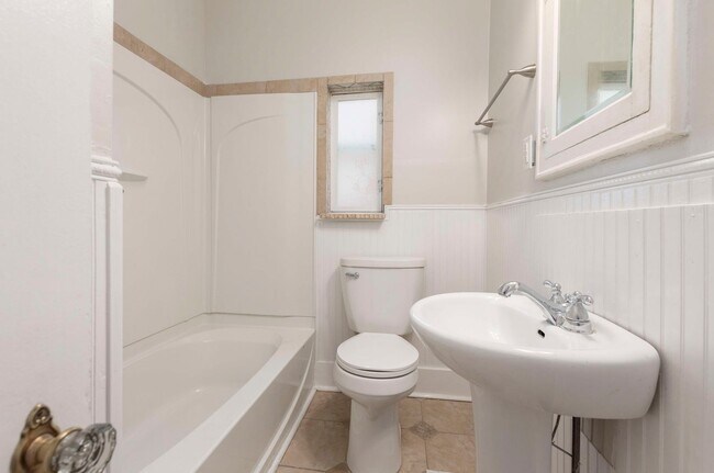 Building Photo - 616 Colorado Ave