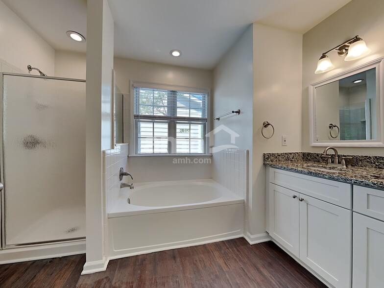 Building Photo - 5918 Highland Grove Dr