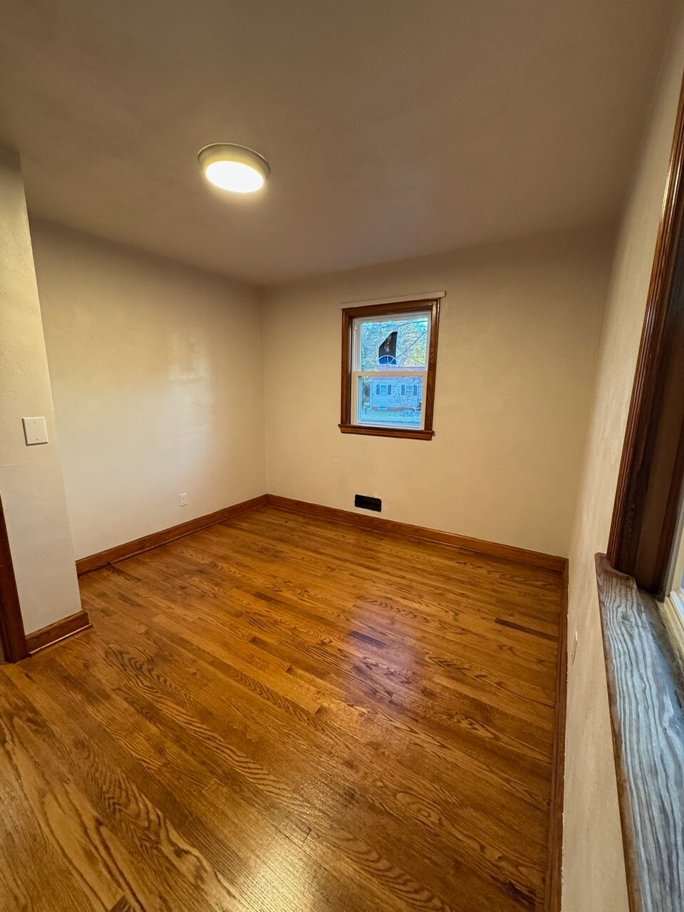 Building Photo - 707 Crystal Dr