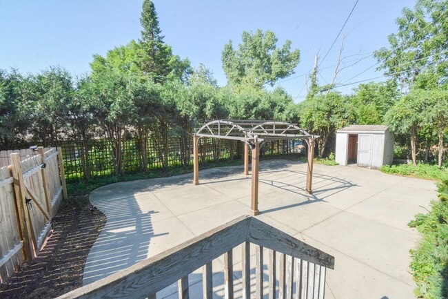 Building Photo - 6 Bed, 3.5 Bath Home for Rent – Retro Char...