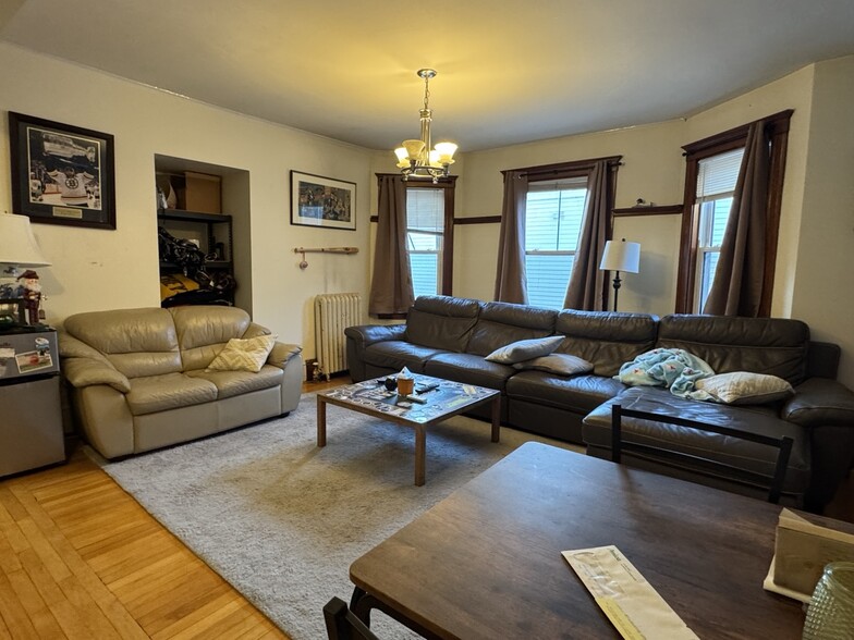 Primary Photo - 331 Faneuil St