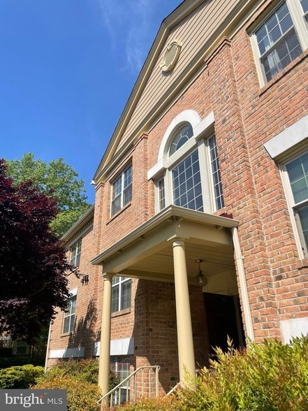 Building Photo - 12 Rain Flower Path