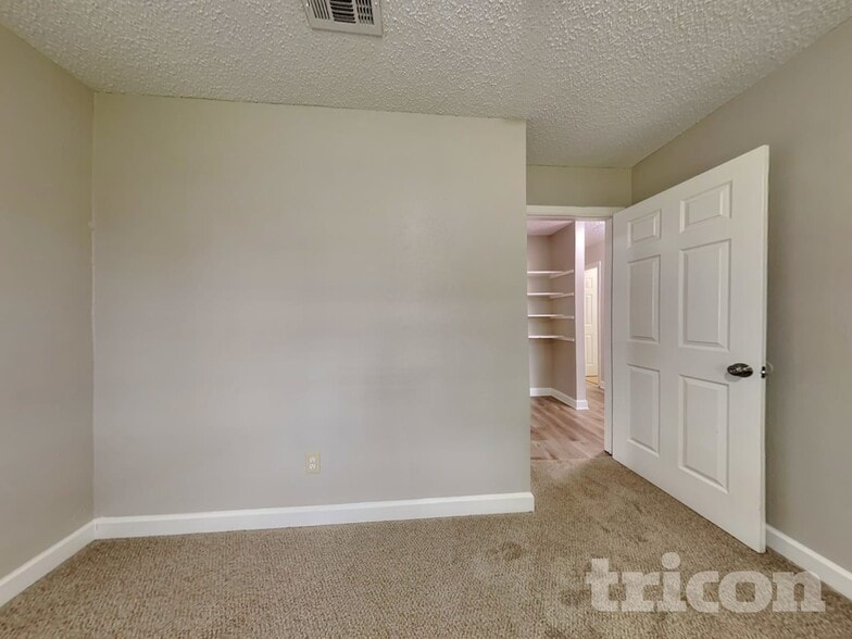 Building Photo - 16126 Barbarossa Dr