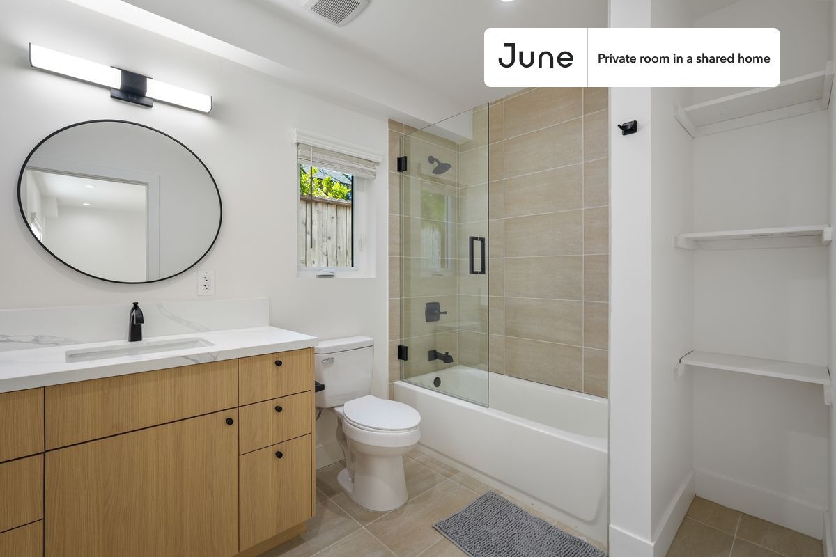 Building Photo - Room in Shared 3 bed/2 bath home in Hollywood