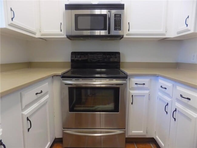 Building Photo - 2605 Enfield Rd