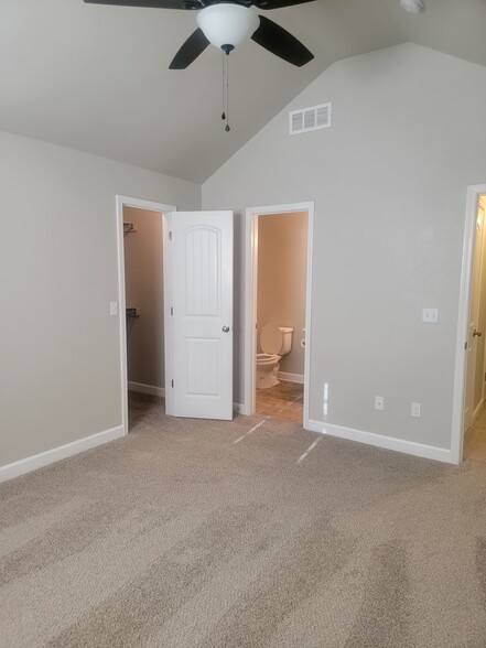 Master closet and full bath - 218 N Washington St