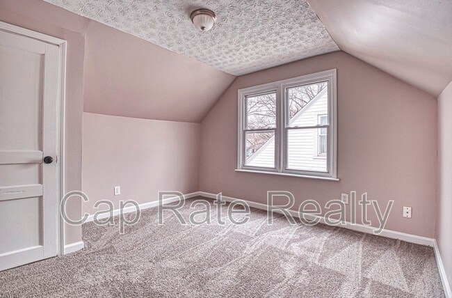 Building Photo - 1143 Duxberry Ave