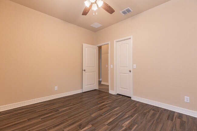 Building Photo - 1175 Ranch Falls