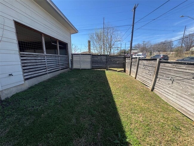 Building Photo - 1814 Maple Ave