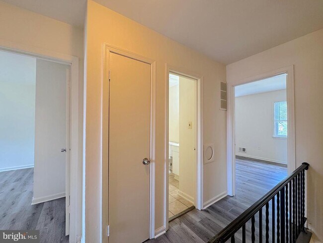 Building Photo - 4104 Sideburn Rd