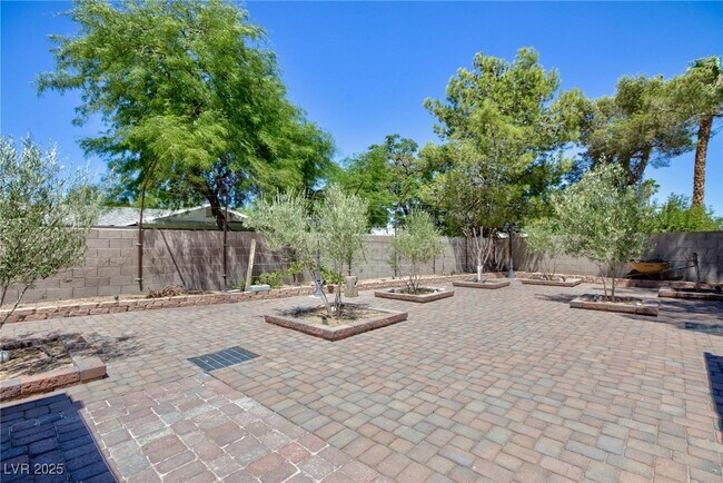 Building Photo - 5033 Saluda Cir