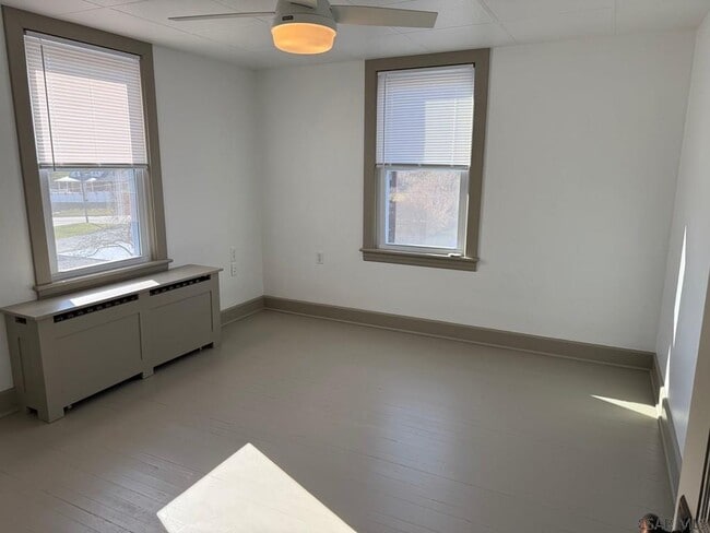 Building Photo - 1727 Scalp Ave