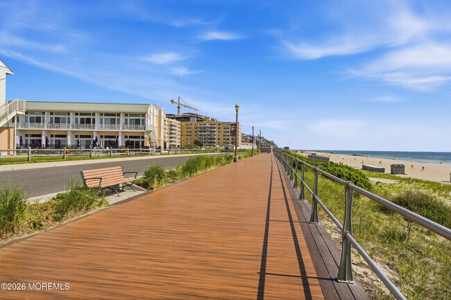 Building Photo - 448 Ocean Ave N