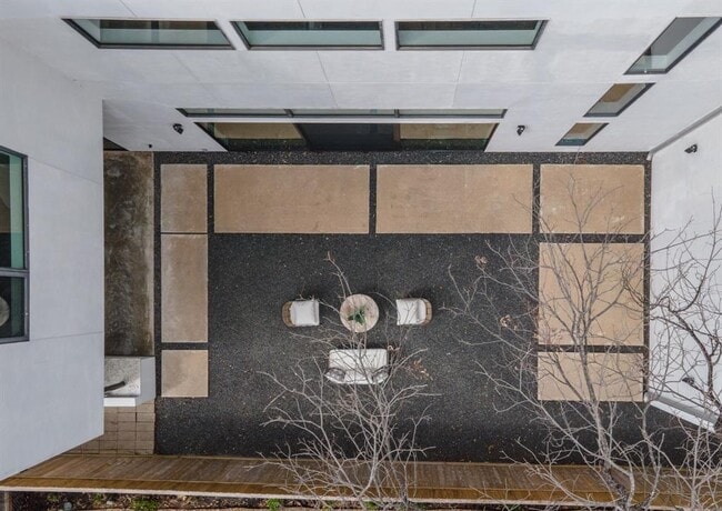Building Photo - 118 Tuam St