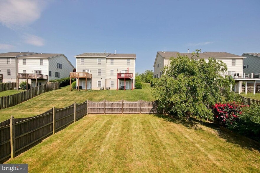 Building Photo - 2079 Honeysuckle Ln