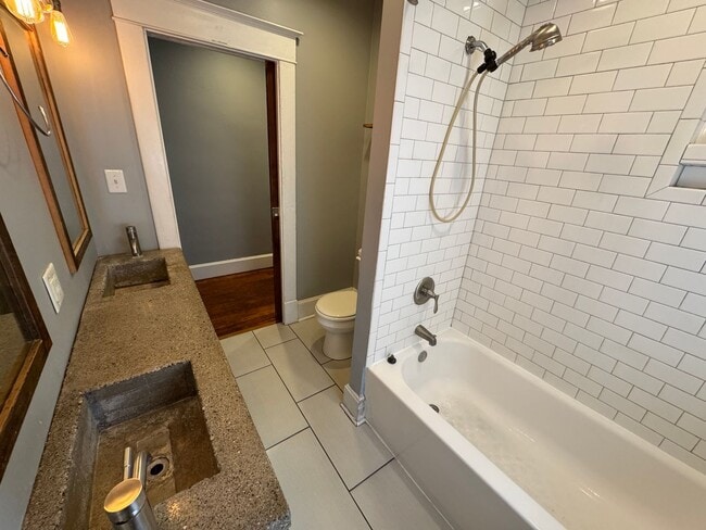 Building Photo - 1020-1022 S Randolph