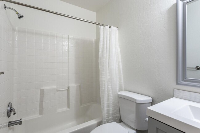 Building Photo - Tranquil Retreat in Trailside