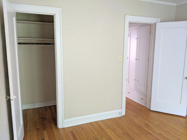 Building Photo - 905 Elmwood Ave