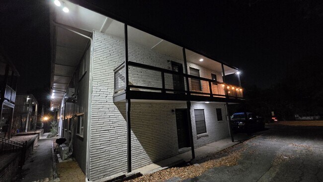 Building Photo - Spacious 1 Bedroom Apartment in Balcones Heights