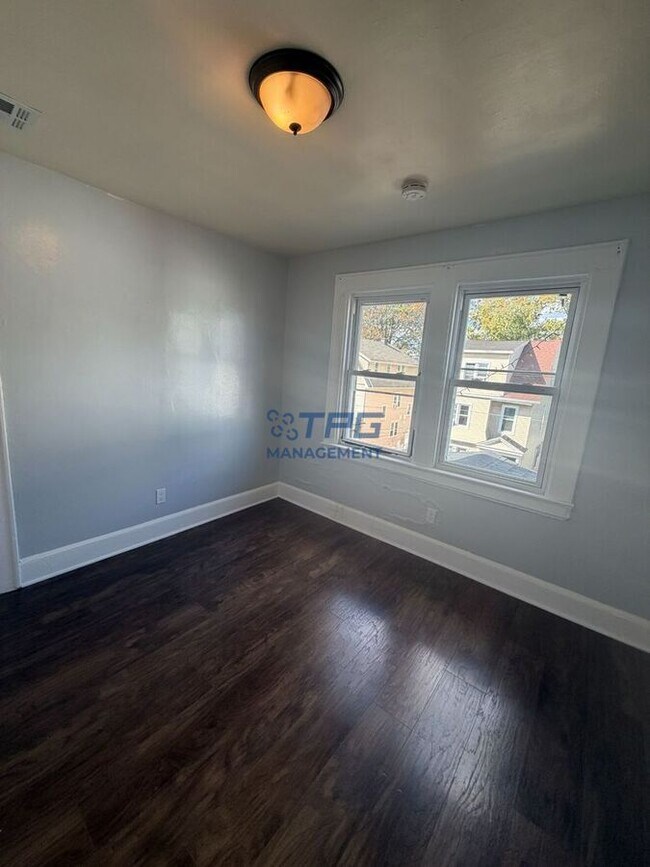 Building Photo - 134 Dewey St