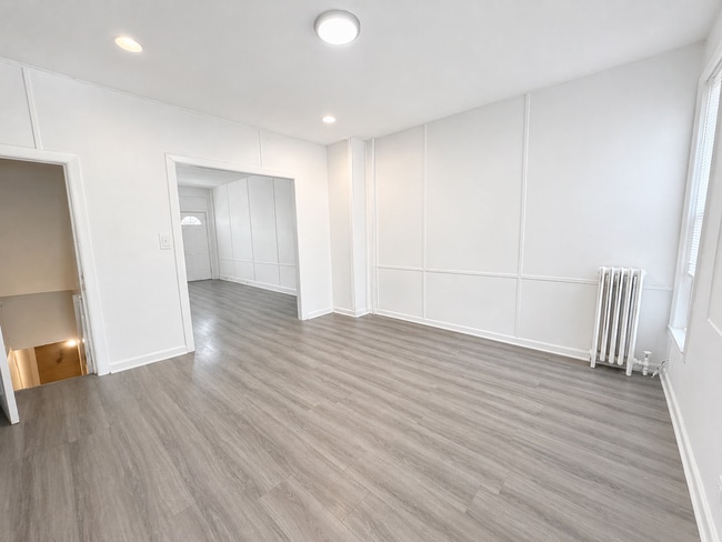 Building Photo - Home with Modern Kitchen, Finished Basement & Backyard Deck