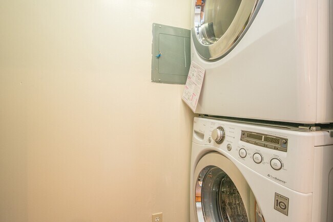 Building Photo - 1425 Walnut St