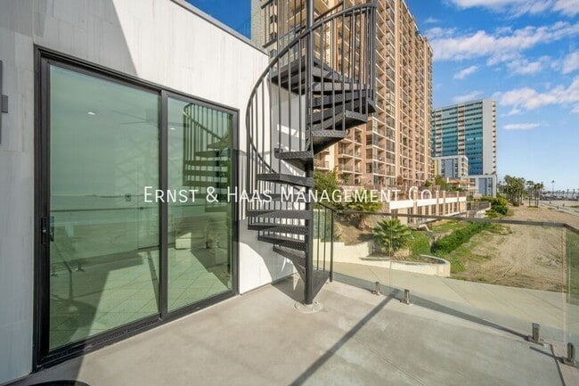 Building Photo - 1724 Bluff Pl