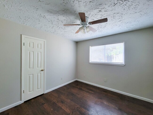 Building Photo - 9415 Beckford Dr