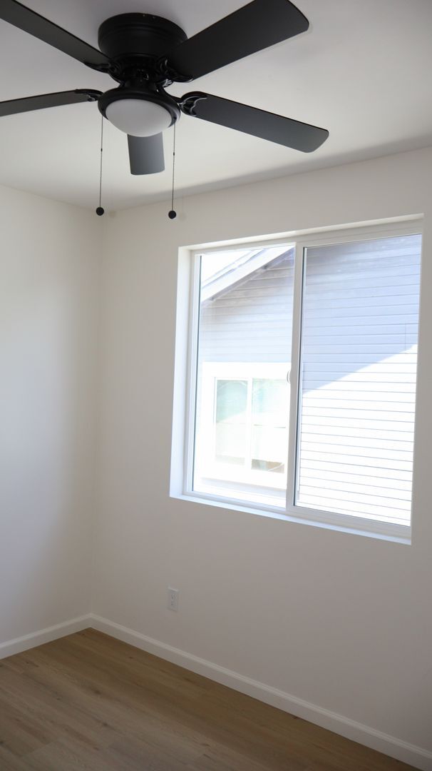 Building Photo - 3 bedrooms 2 bathrooms Duplex with a 2 car garage