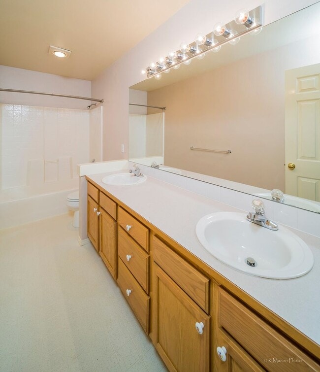 Building Photo - Amazing & spacious 4 bed plus office, 2.5 ...