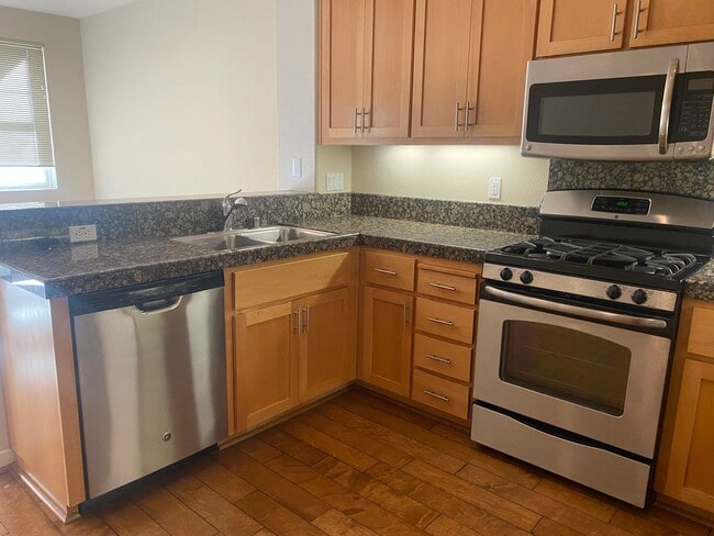 Building Photo - 3 BD/3.5 BA Townhouse in downtown Livermore Station, No Pets