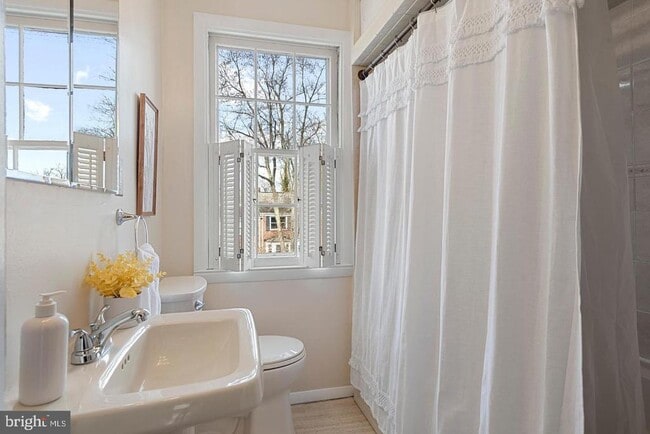 Building Photo - 183 Stanmore Rd