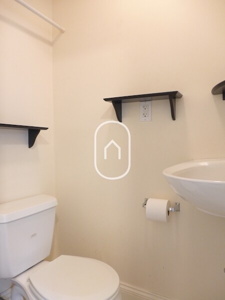 Building Photo - 218 Freeman St