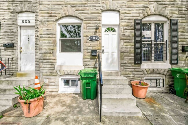 Building Photo - 2 Bedroom Rowhome- Baltimore City