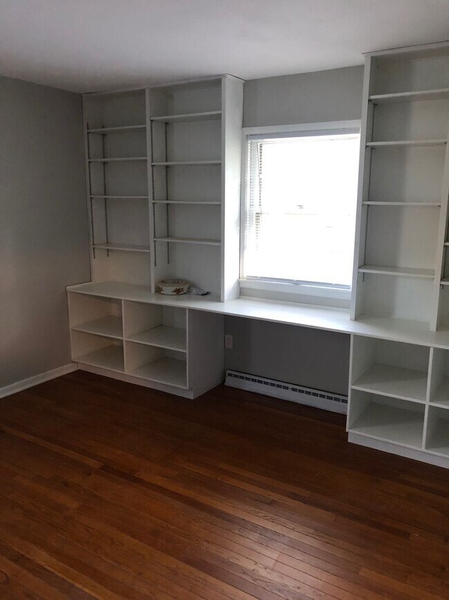 Building Photo - Newly renovated 4BR/2BA home, across from IU Stadium and Golf Course!