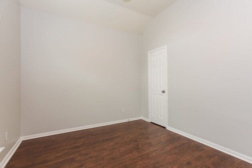 Building Photo - 8215 Point Pendleton Dr