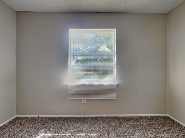 Building Photo - 316 Quail Creek Dr