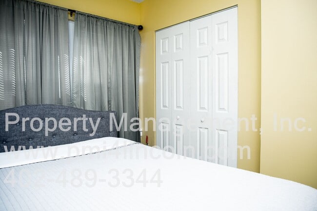 Building Photo - Remodeled, Furnished 1 Bedroom Apartment Available Now!