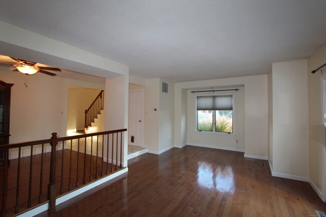 Building Photo - 44 Rosemary Ln