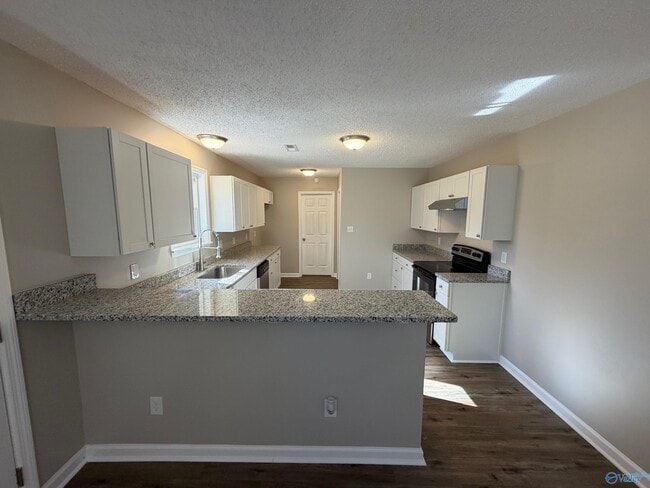 Building Photo - 117 Lucille Dr SW