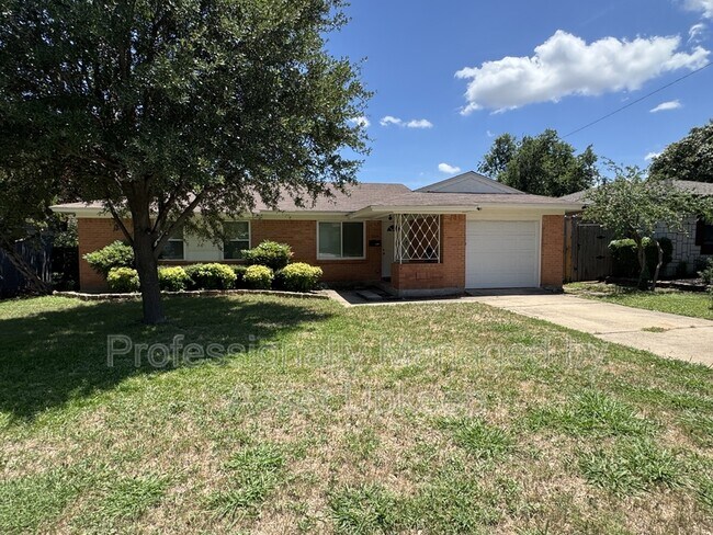 Building Photo - 1223 Dumont Dr