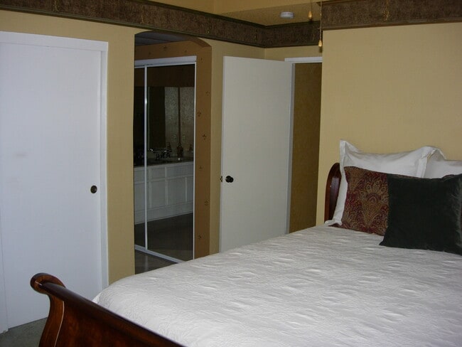 Master bedroom - 10750 Spyglass Dr