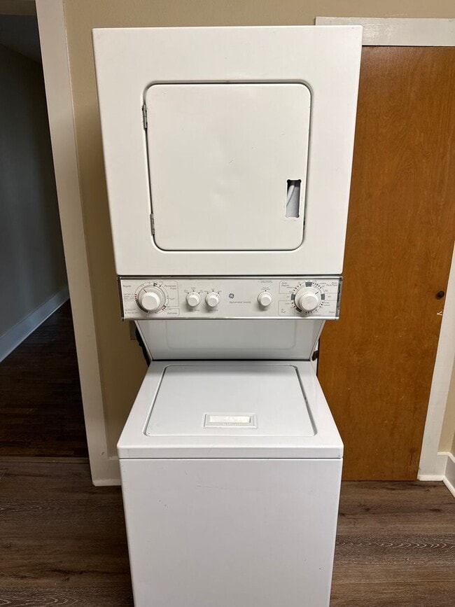 Building Photo - 1003 N El Paso Ave