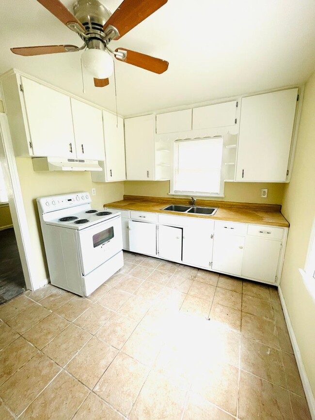 Building Photo - ** 3 bed 1 bath located in Druid Hills ** ...