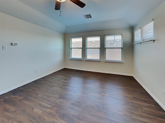Building Photo - 21614 Champagne Dr E