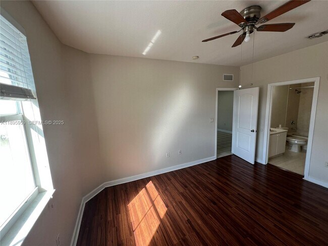 Building Photo - 2903 SE 17th Ave