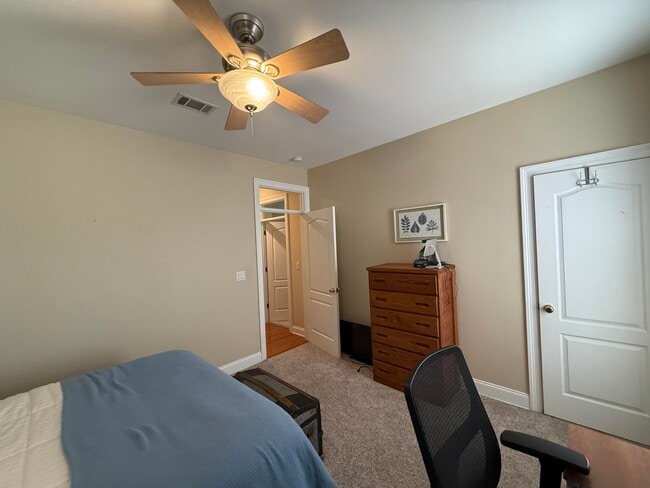 Building Photo - 4410 Windlake Dr