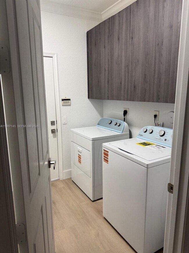 Building Photo - 1531 Passion Vine Cir