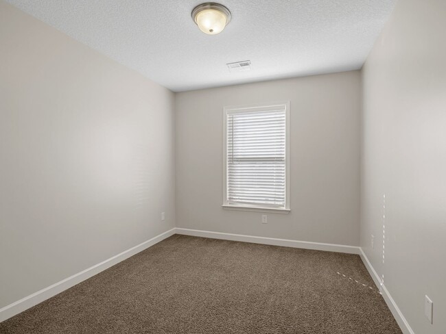 Building Photo - 3BR/2BA Inman Gem with Pool Access & Firep...