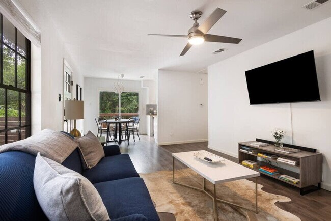 Building Photo - 802 Ramble Ln